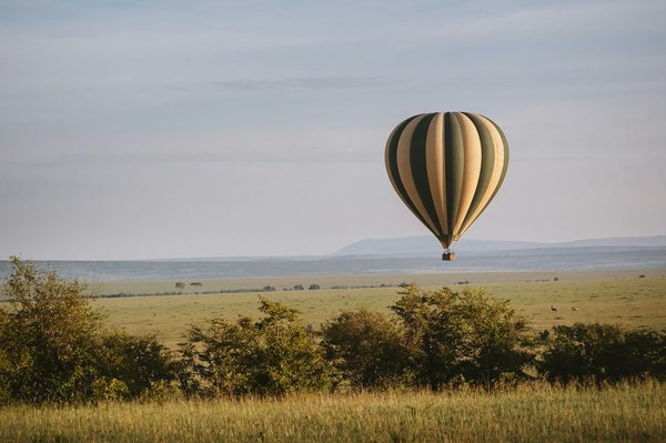 Quels sont les meilleurs itinéraires pour un tour en montgolfière au-dessus des paysages de Cappadoce, Turquie ?